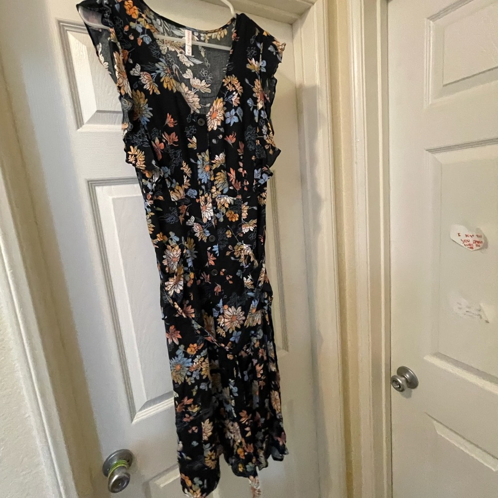 Beautiful floral dress!